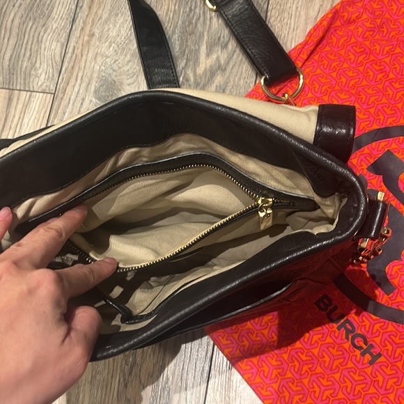 Great condition Tory Burch purse in black and gold detail/trim - Picture 6 of 16